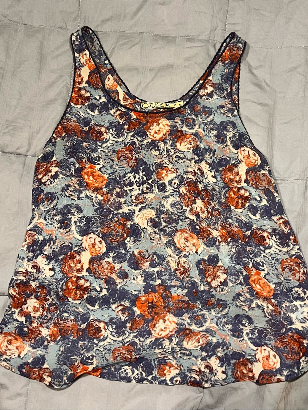Floral Scoop Neck Tank Top w/ Open Back
